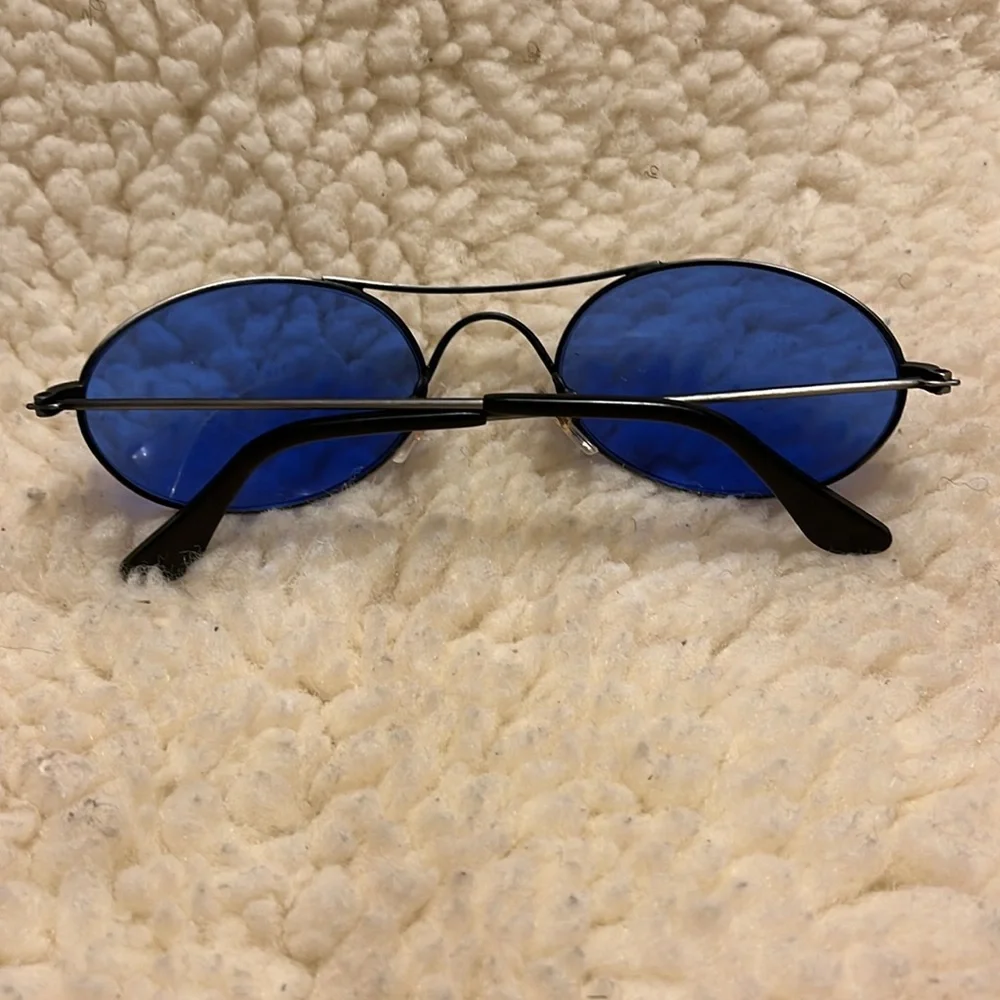 Stylish Oval Blue Lens Sunglasses - Picture 3 of 17